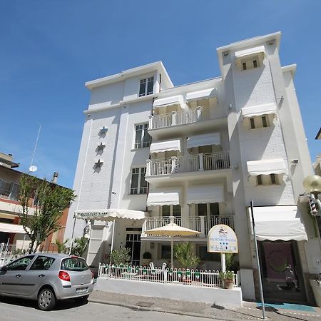 Hotel Belvedere Spiaggia Rimini Bagian luar foto