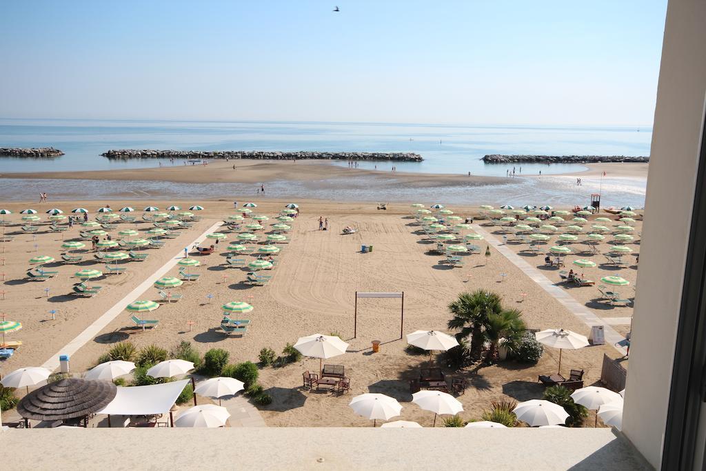 Hotel Belvedere Spiaggia Rimini Bagian luar foto